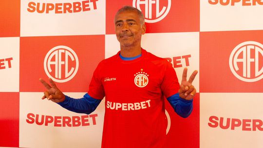 Romário regressa aos relvados no próximo sábado