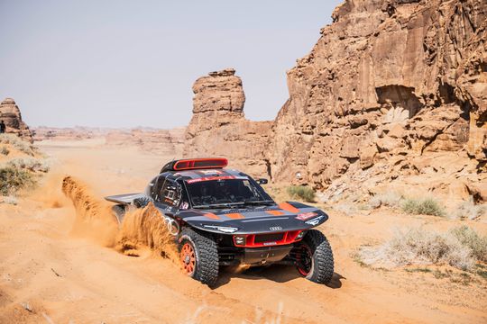 Carlos Sainz a 175 km da quarta vitória no Dakar