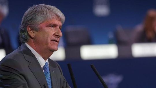Português reeleito presidente da Federação Internacional de Motociclismo
