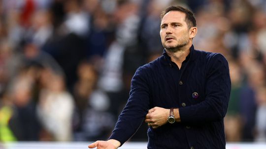 Burnley interessado em Frank Lampard para a sucessão a Kompany