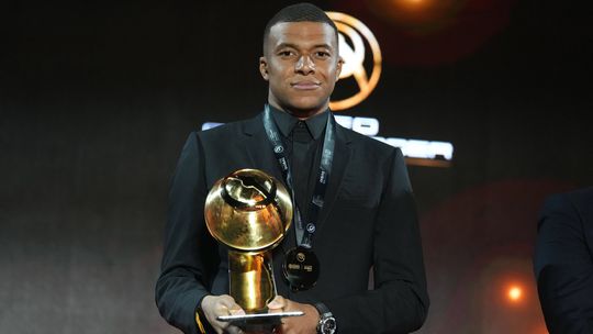 Mbappé é o melhor jogador dos Globe Soccer Awards