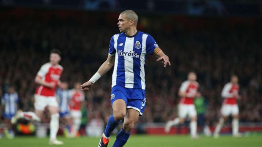 «Pepe renovou, mas pediu-me para não meter o contrato na Liga»