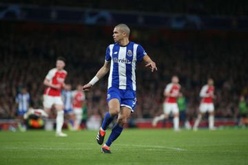«Pepe renovou, mas pediu-me para não meter o contrato na Liga»