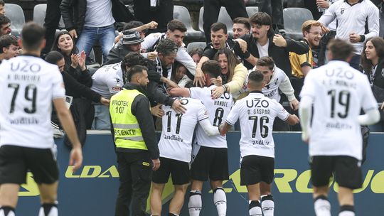 Vitórianos escrevem capítulo histórico em Arouca (crónica)