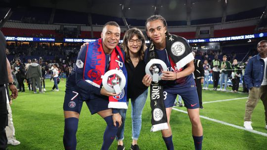 Mãe dos irmãos Mbappé confirma que Ethan também sai do PSG