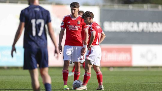 Segunda parte de pesadelo: a vencer por 3-0, Benfica sofreu 5 golos em meia-hora