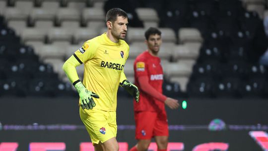 Kritciuk sem espaço na baliza do Gil Vicente