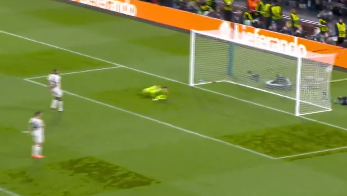 Vídeo: hat-trick de Lookman aniquila Leverkusen